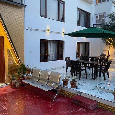 Hotel Young Mamta Srinagar  Exterior photo