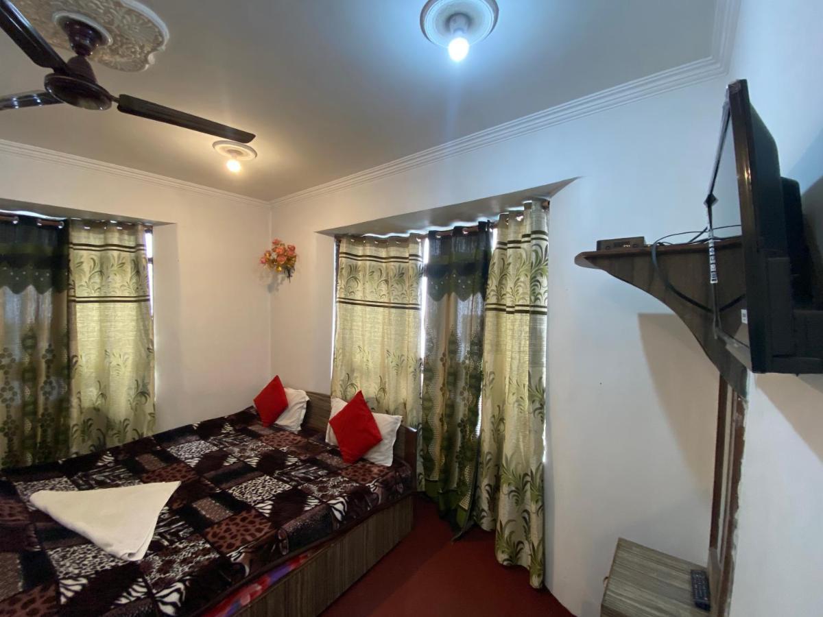 Hotel Young Mamta Srinagar  Exterior photo