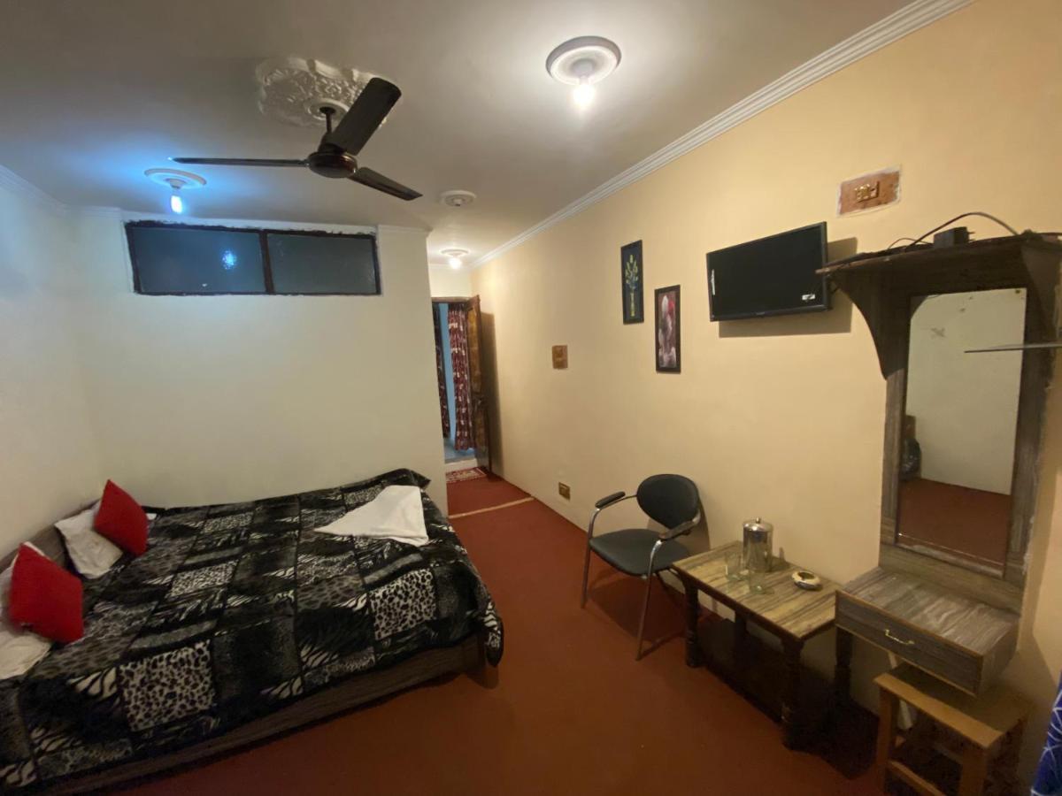 Hotel Young Mamta Srinagar  Exterior photo