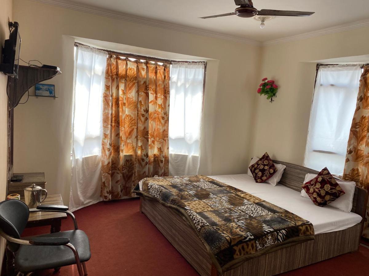 Hotel Young Mamta Srinagar  Exterior photo