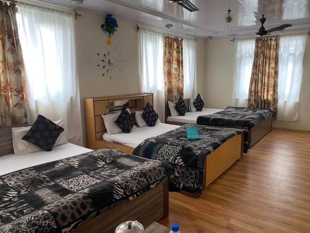 Hotel Young Mamta Srinagar  Exterior photo