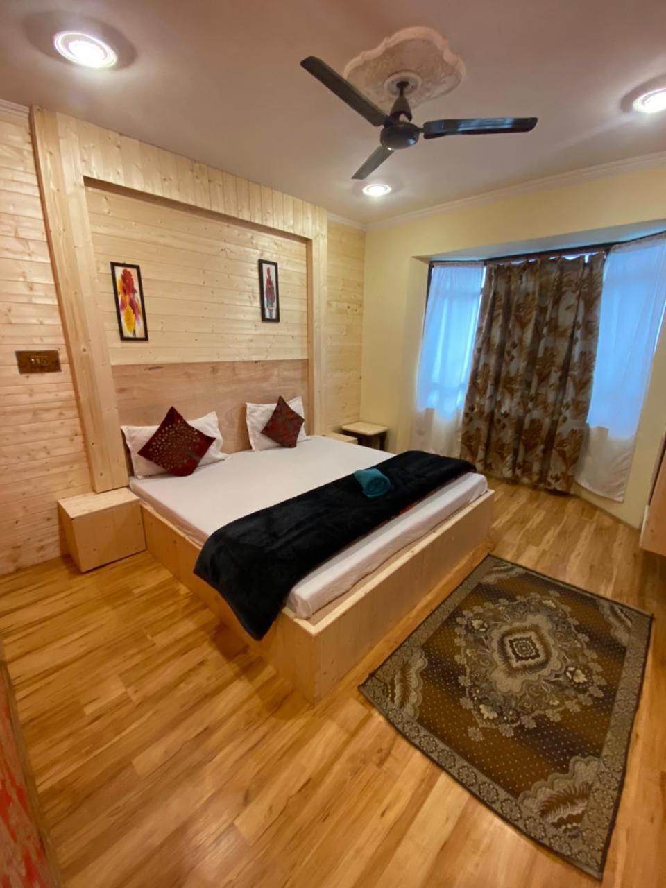 Hotel Young Mamta Srinagar  Room photo
