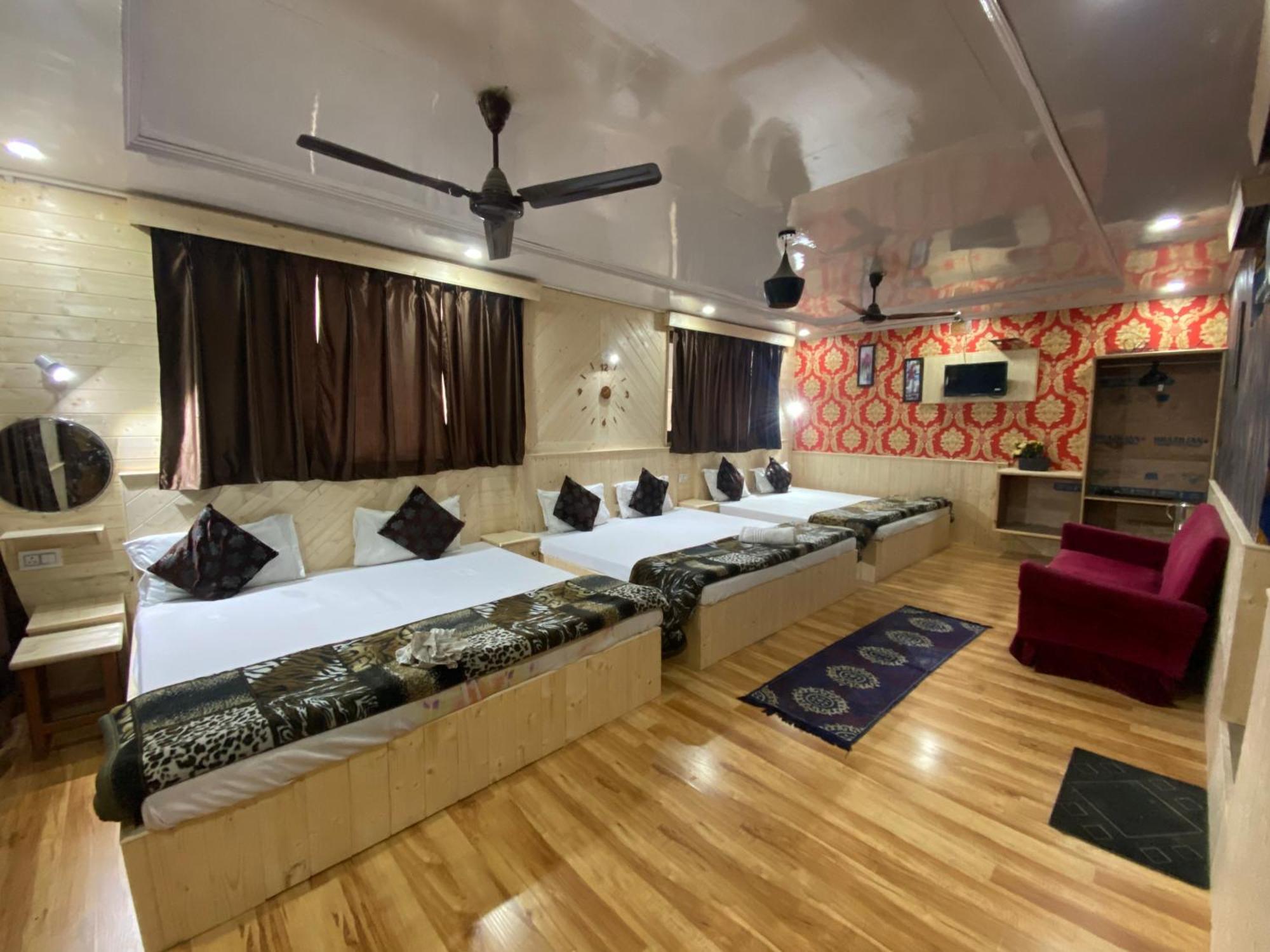 Hotel Young Mamta Srinagar  Exterior photo