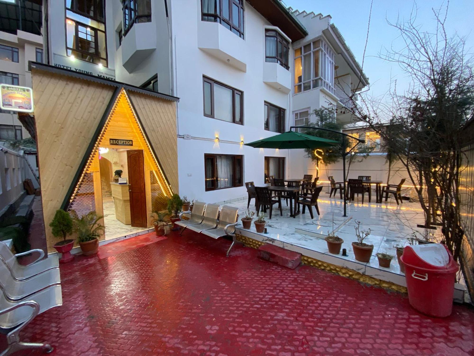 Hotel Young Mamta Srinagar  Exterior photo