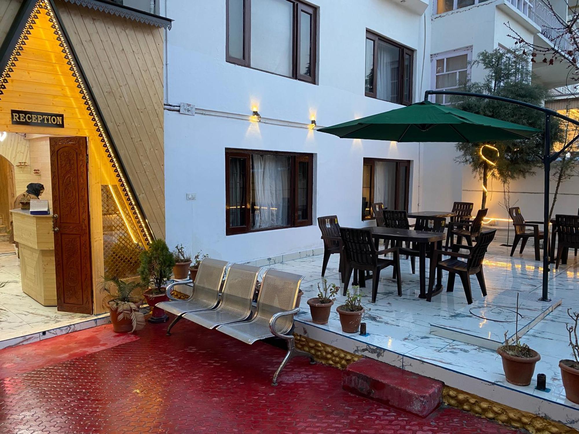 Hotel Young Mamta Srinagar  Exterior photo