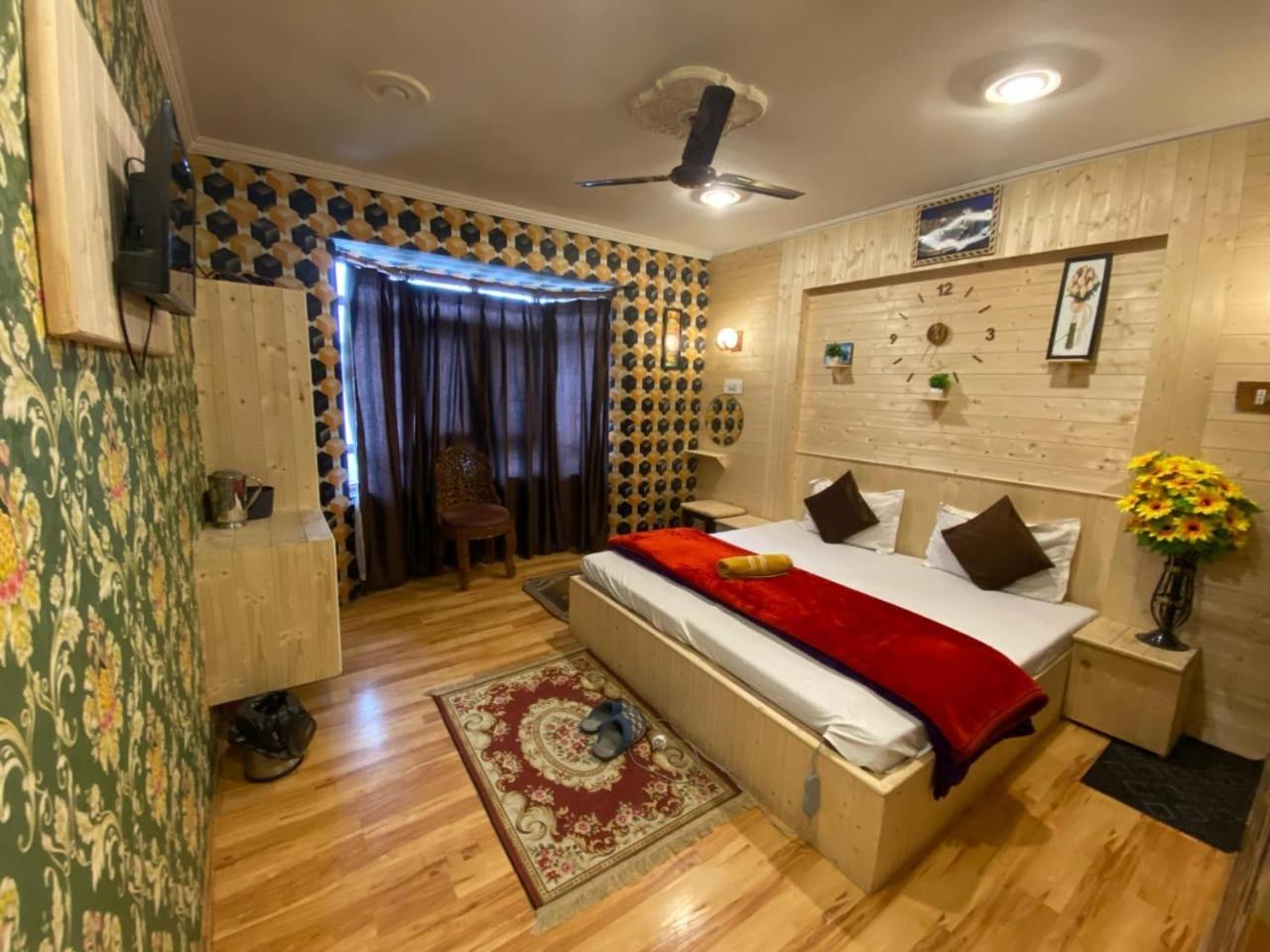 Hotel Young Mamta Srinagar  Exterior photo