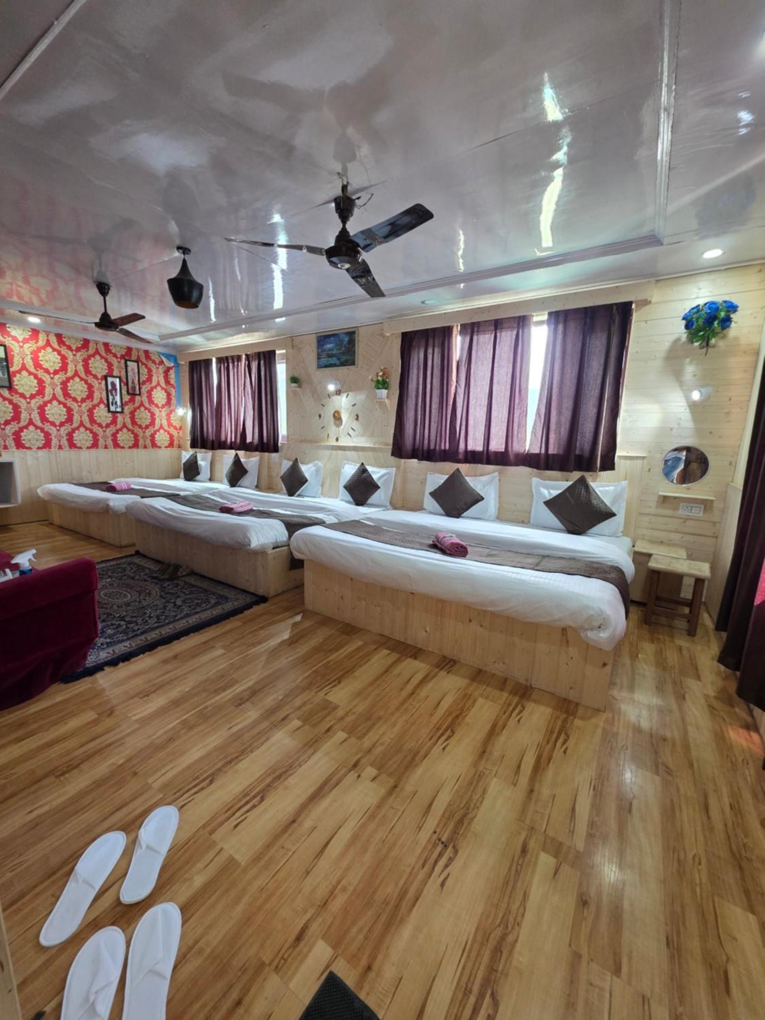Hotel Young Mamta Srinagar  Exterior photo
