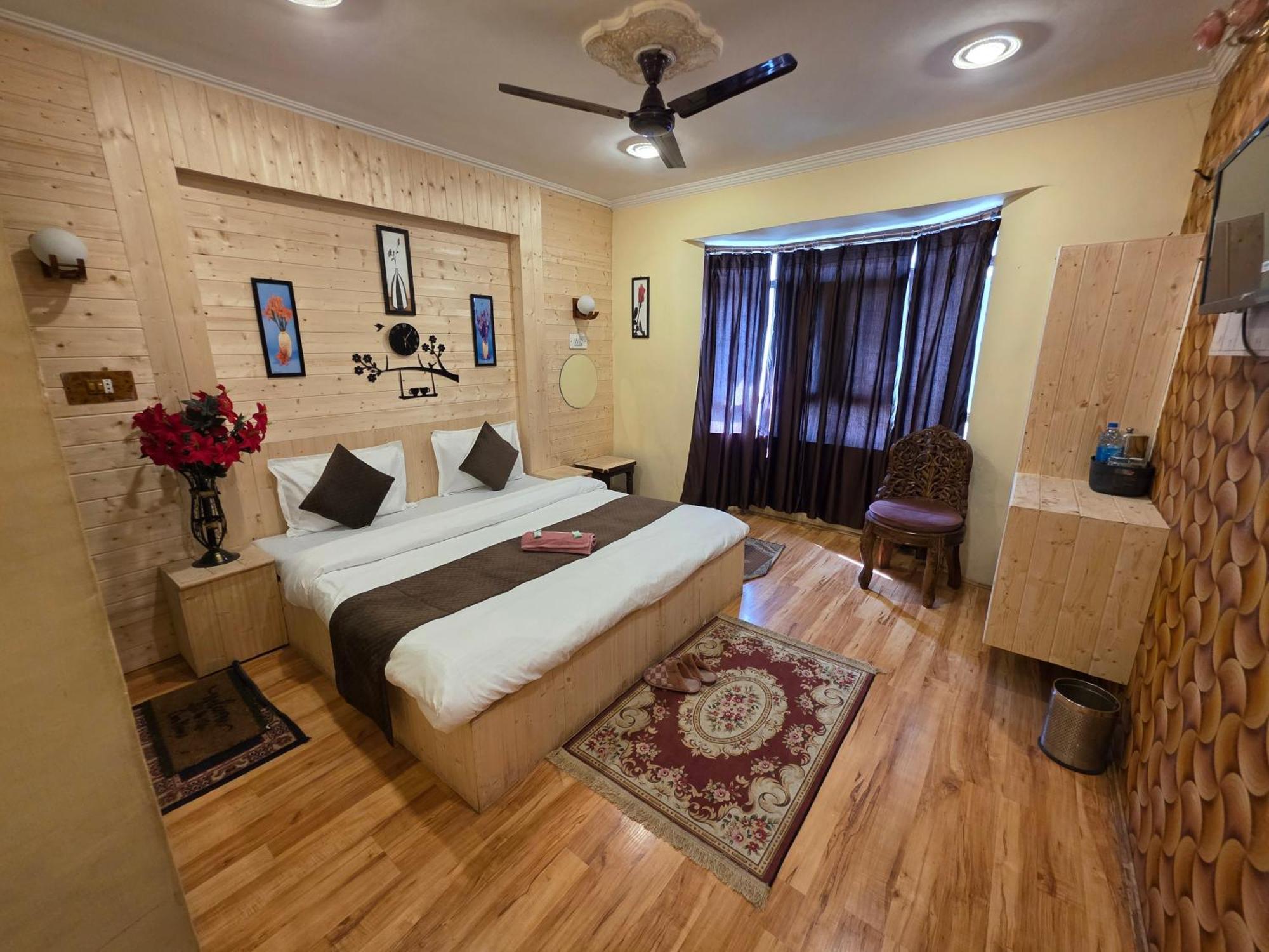 Hotel Young Mamta Srinagar  Room photo