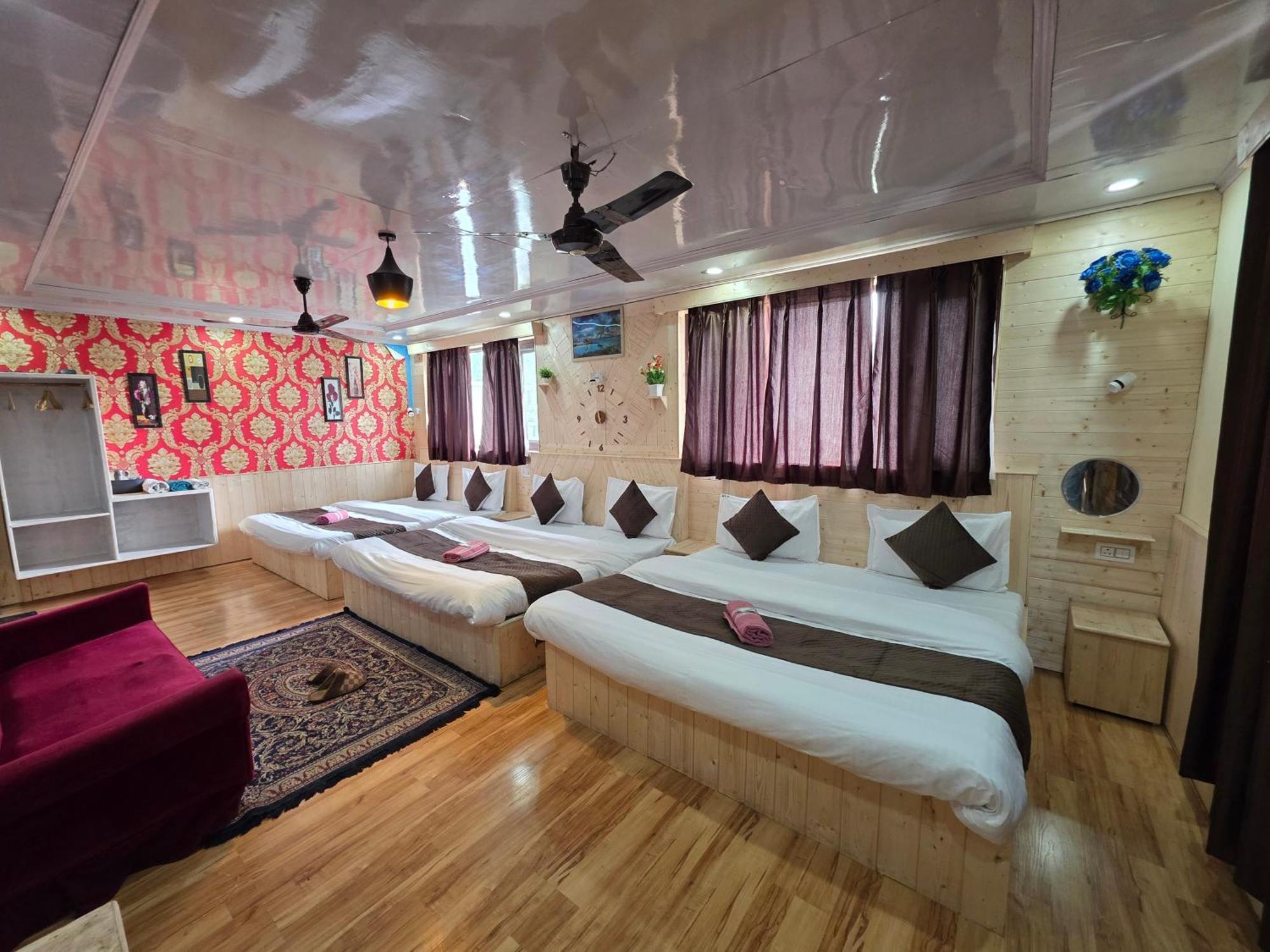 Hotel Young Mamta Srinagar  Exterior photo